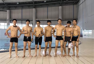 袍江举办首届职工游泳赛 德创人游出佳绩